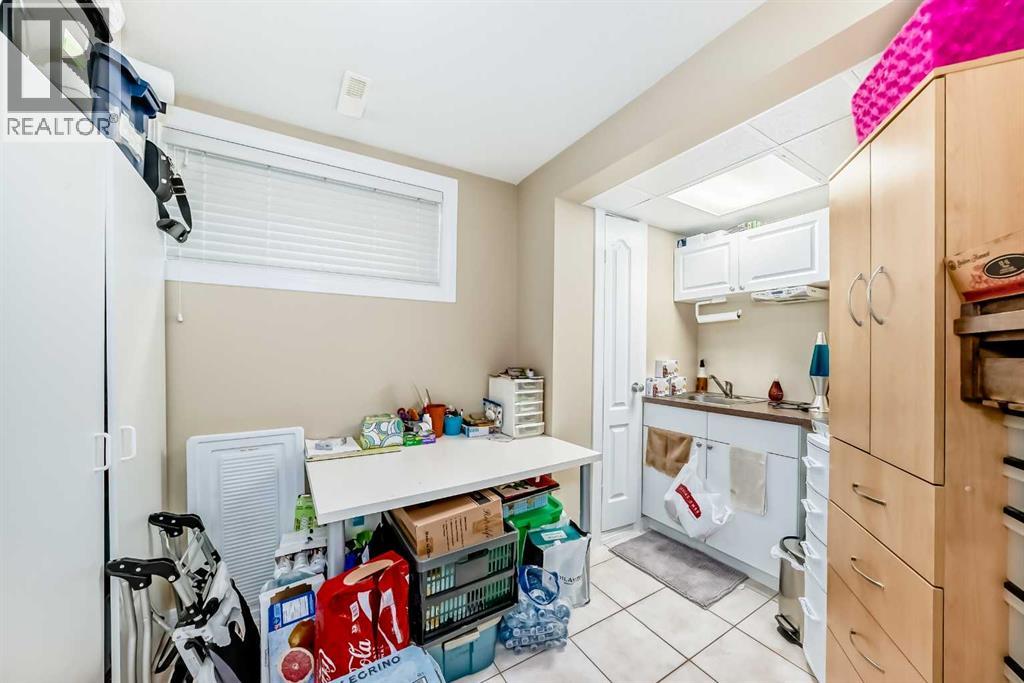 Photo 34 of 69 Simcoe Close Sw, Calgary AB