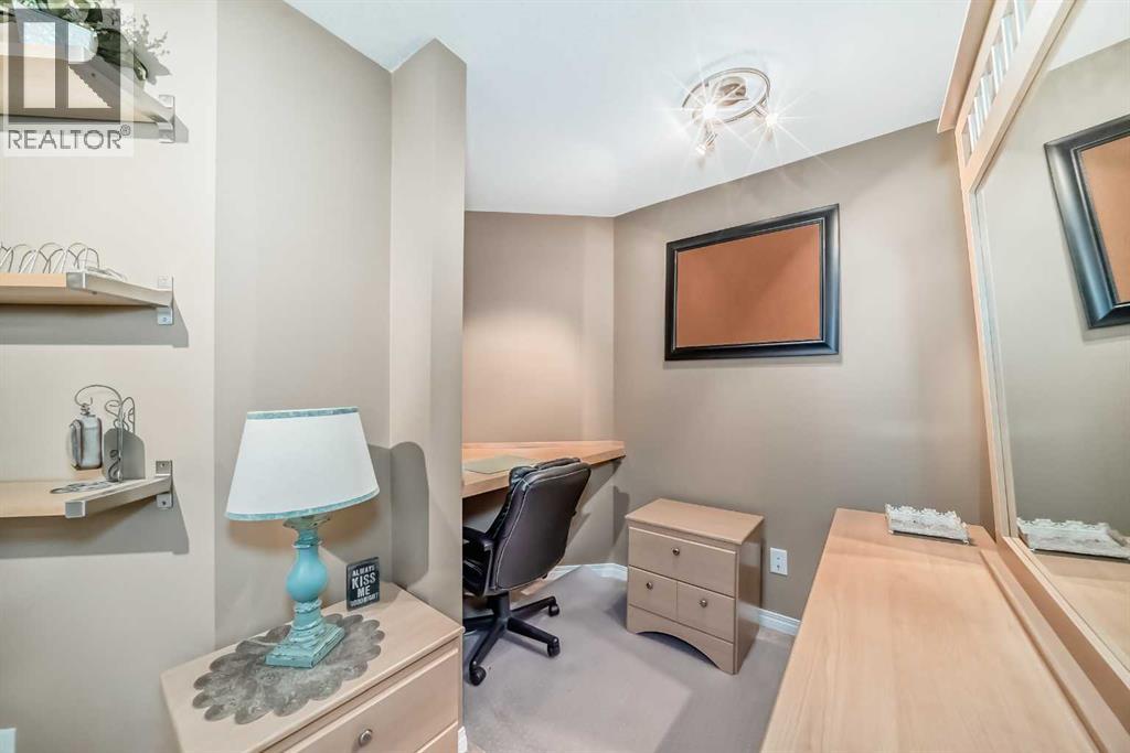 Photo 30 of 69 Simcoe Close Sw, Calgary AB