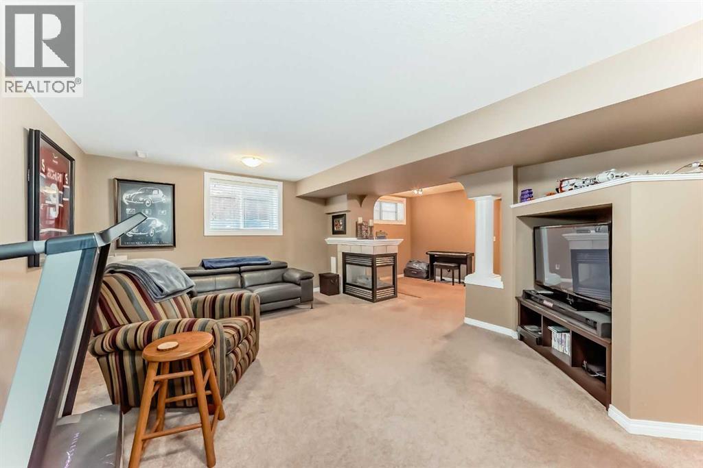 Photo 27 of 69 Simcoe Close Sw, Calgary AB