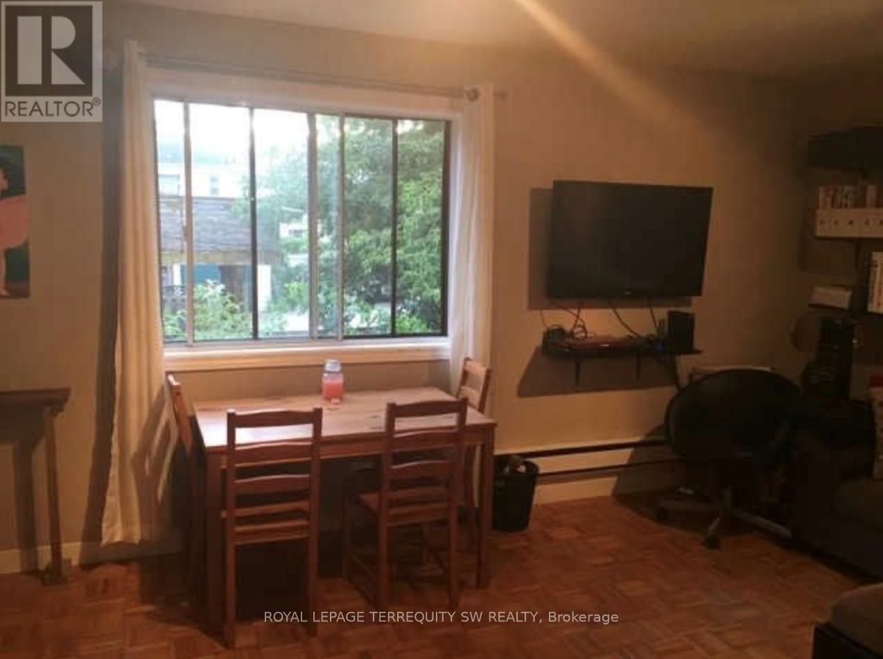 Photo 6 of 5 8 Casci Avenue, Toronto ON