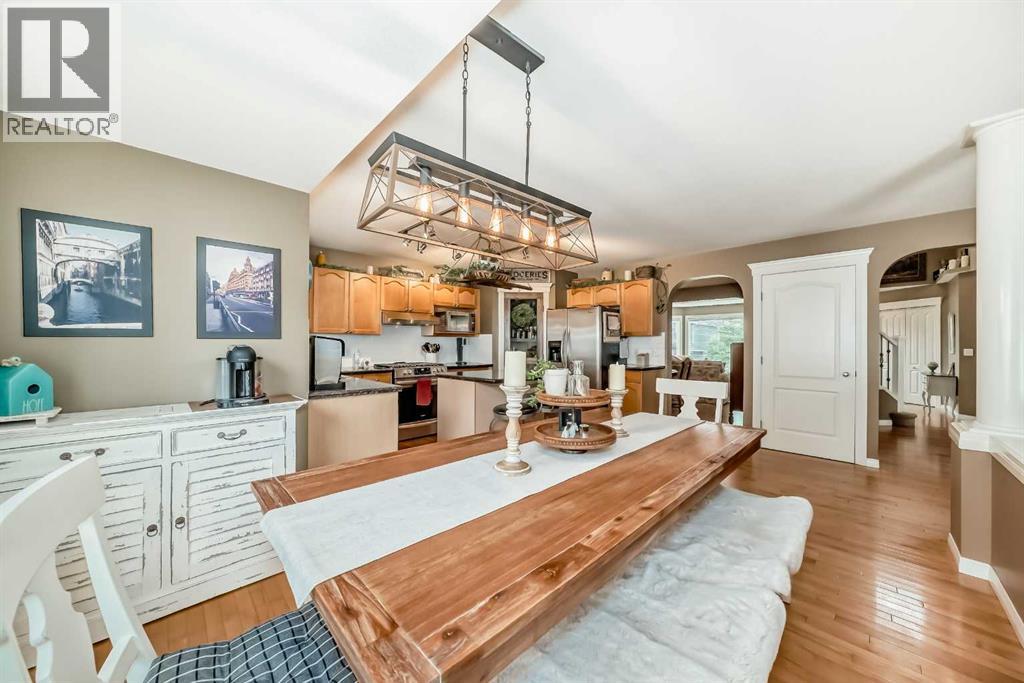 Photo 12 of 69 Simcoe Close Sw, Calgary AB