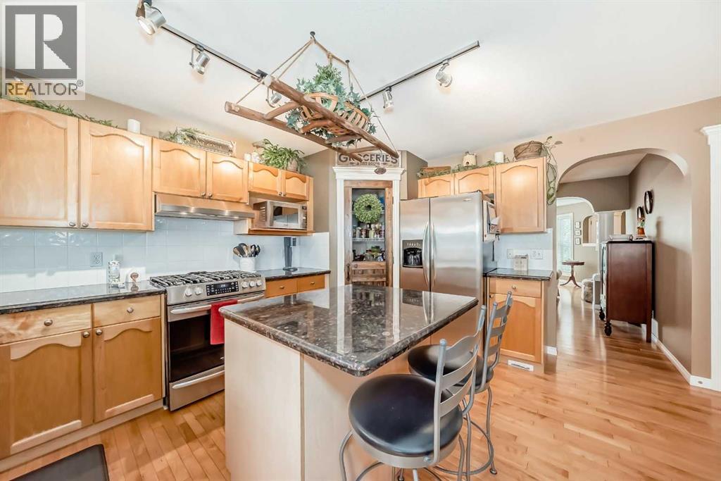 Photo 8 of 69 Simcoe Close Sw, Calgary AB