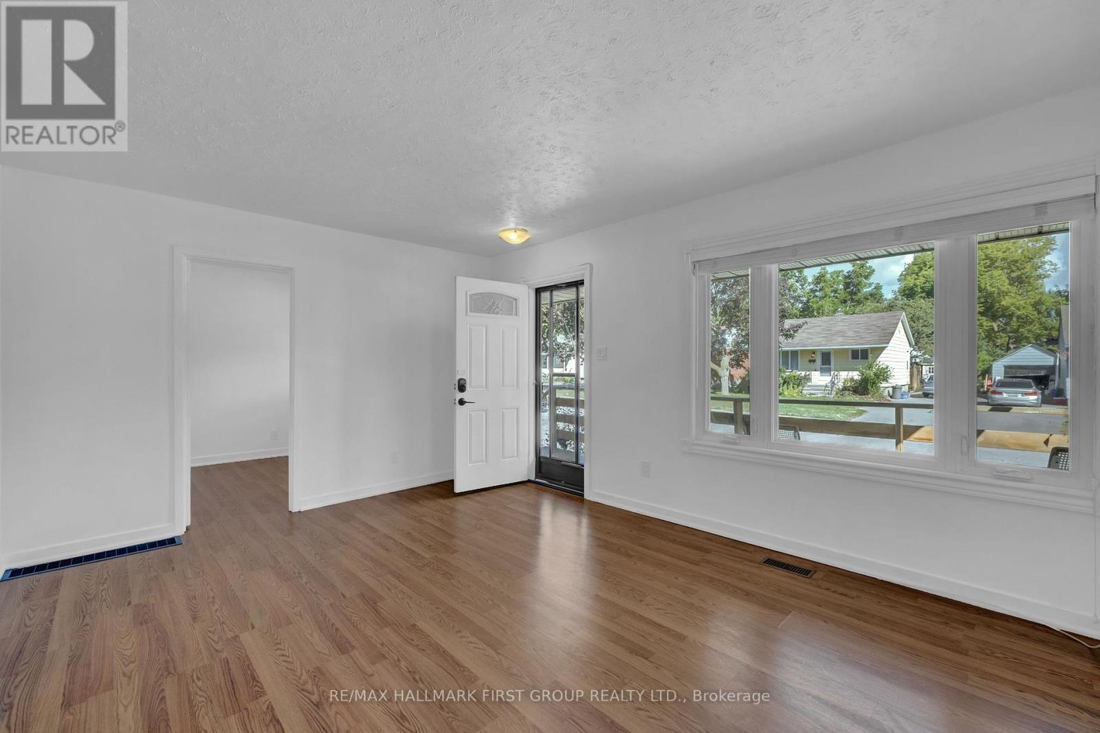 Photo 11 of 13 Elgin Street, Ajax ON