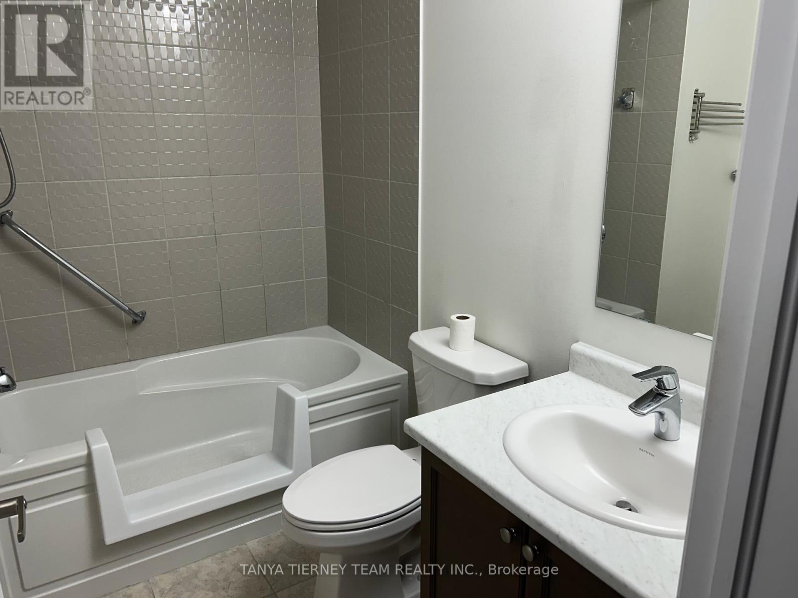 Photo 17 of 59 Porcelain Way, Whitby ON