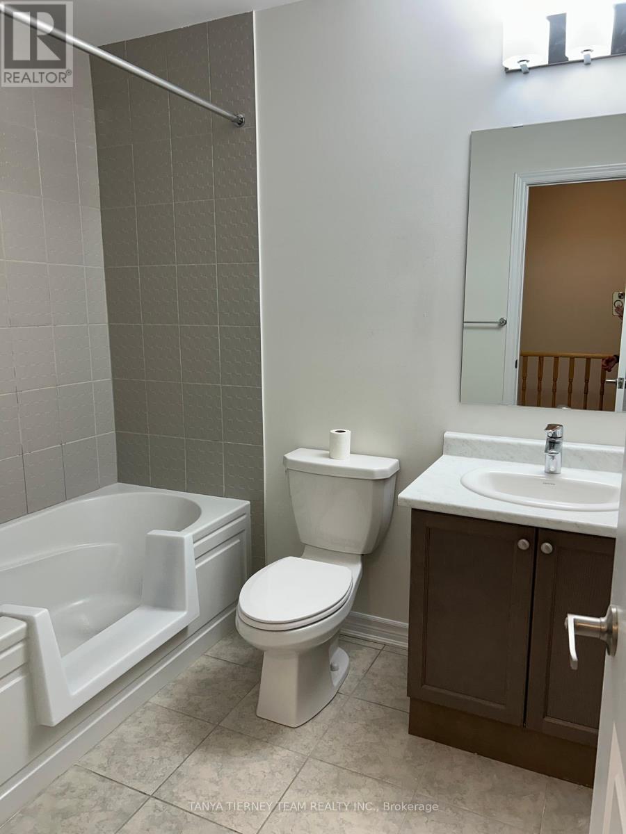 Photo 18 of 59 Porcelain Way, Whitby ON