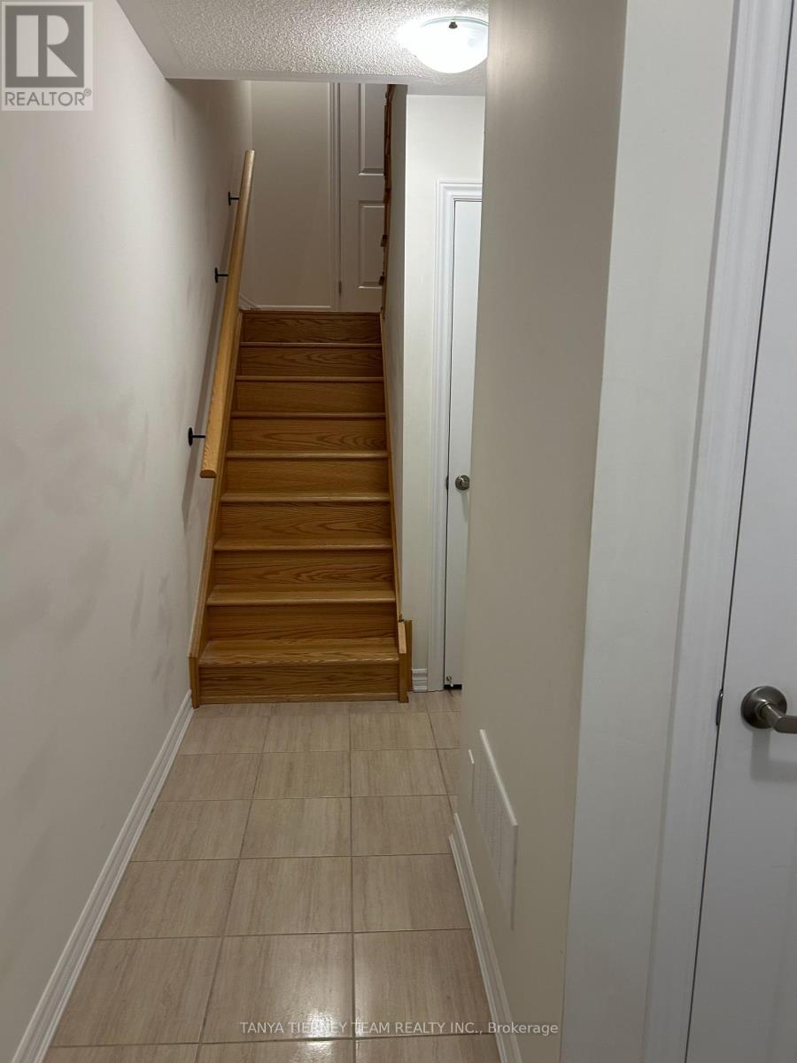 Photo 4 of 59 Porcelain Way, Whitby ON