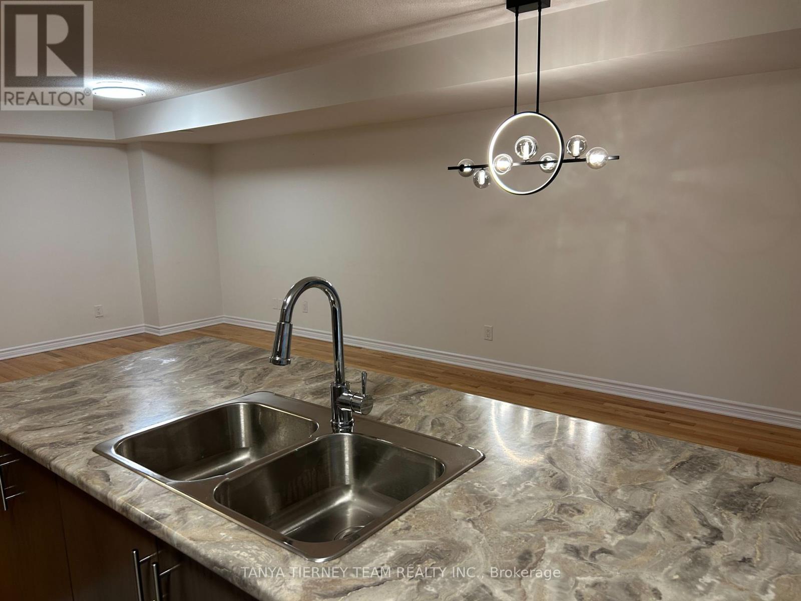 Photo 8 of 59 Porcelain Way, Whitby ON