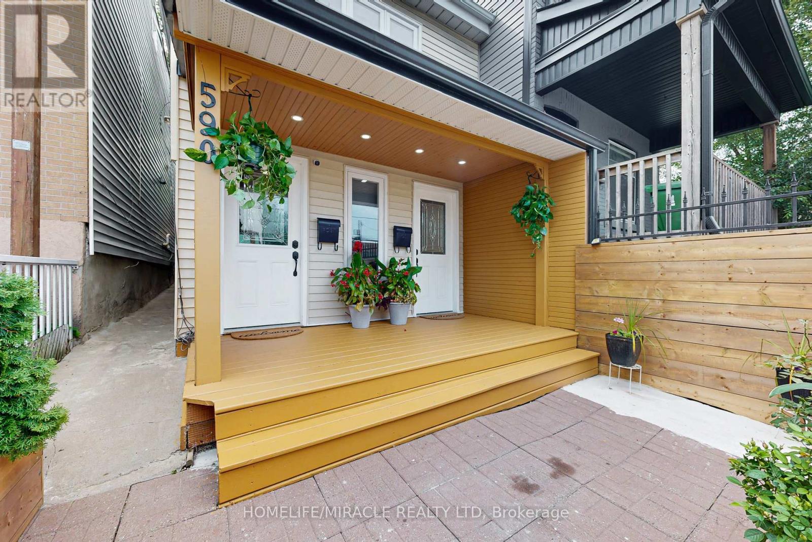Photo 3 of 590 Jones Avenue Avenue, Toronto ON