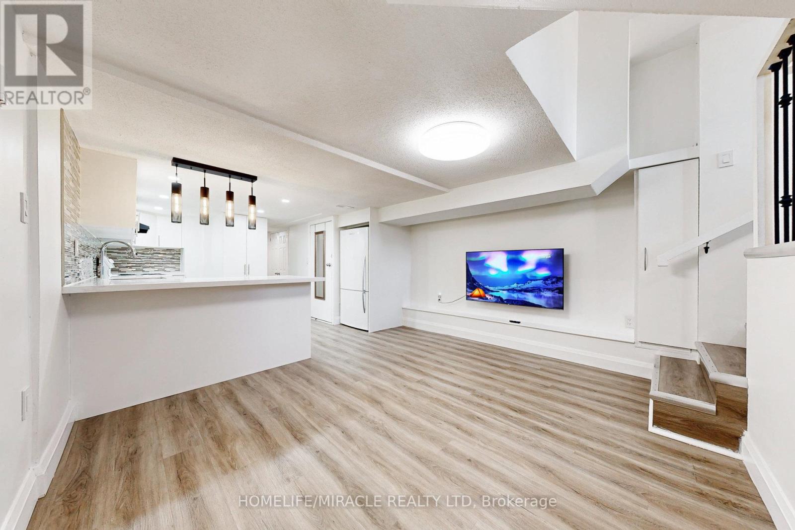 Photo 30 of 590 Jones Avenue Avenue, Toronto ON