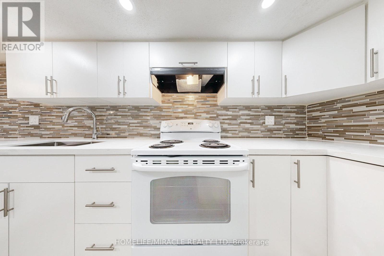 Photo 33 of 590 Jones Avenue Avenue, Toronto ON