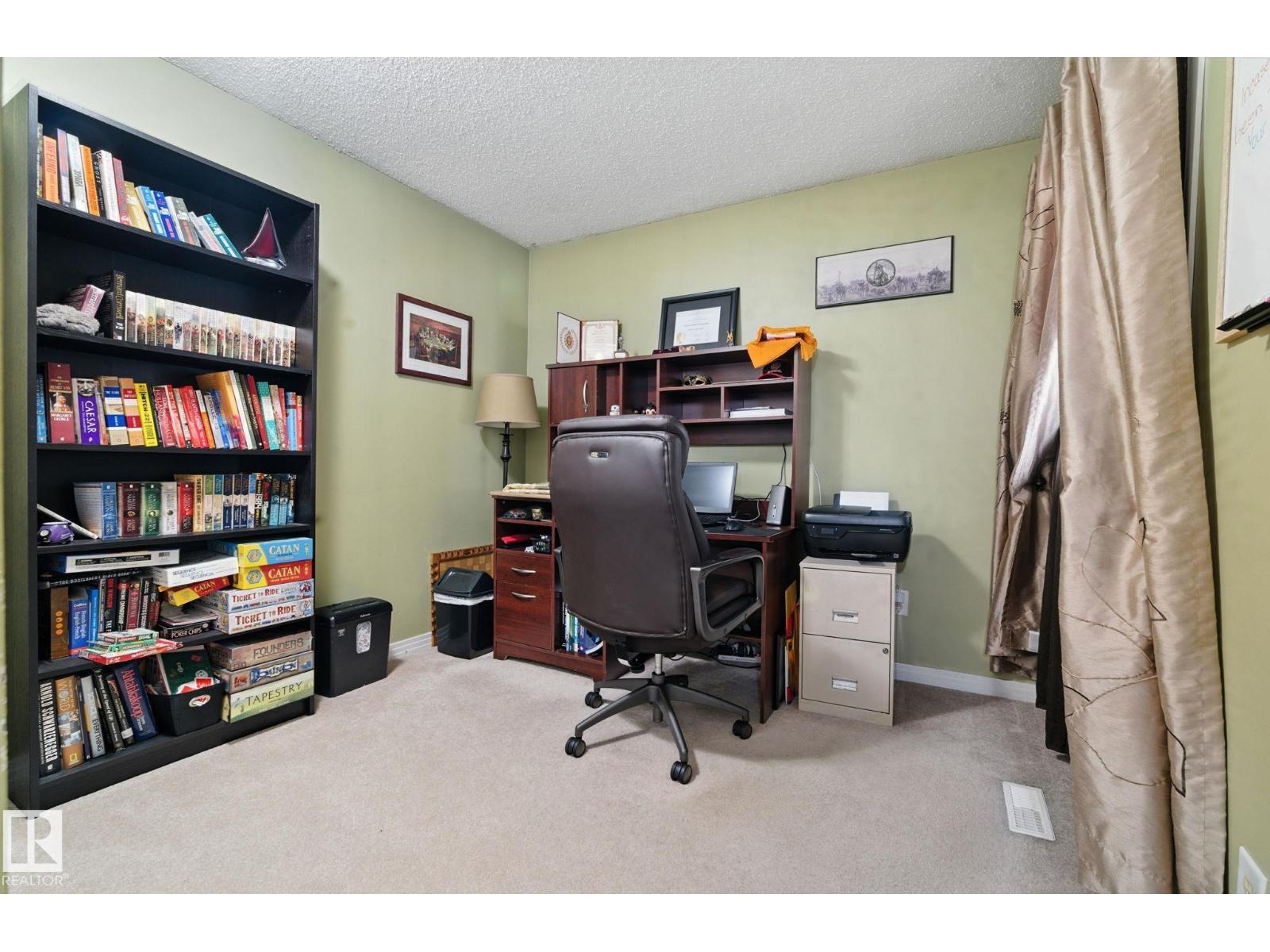 Photo 18 of 10 17409 95 St Nw, Edmonton AB