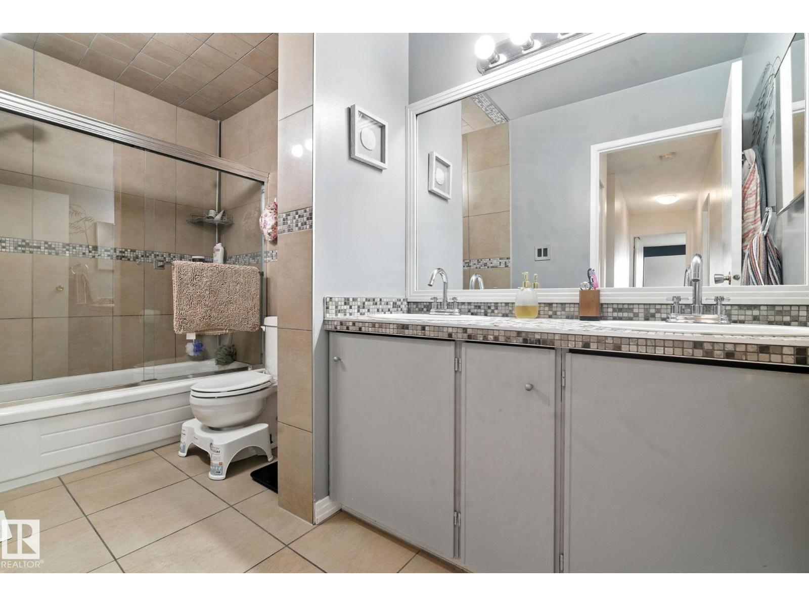 Photo 21 of 10 17409 95 St Nw, Edmonton AB