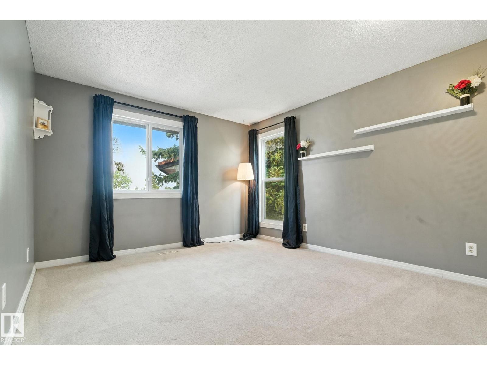 Photo 23 of 10 17409 95 St Nw, Edmonton AB