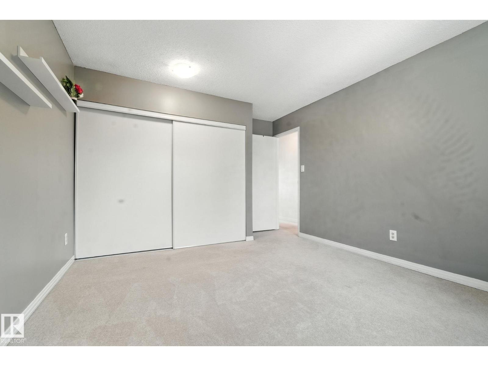 Photo 25 of 10 17409 95 St Nw, Edmonton AB