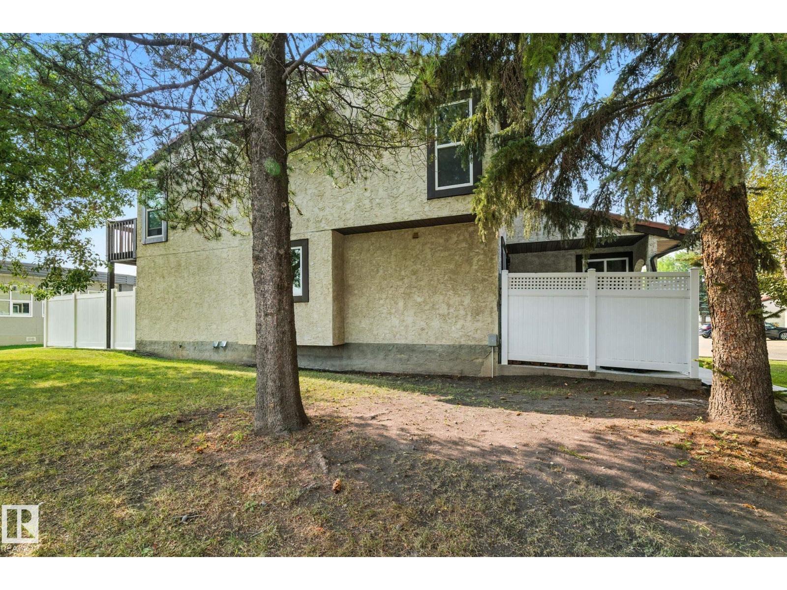 Photo 38 of 10 17409 95 St Nw, Edmonton AB