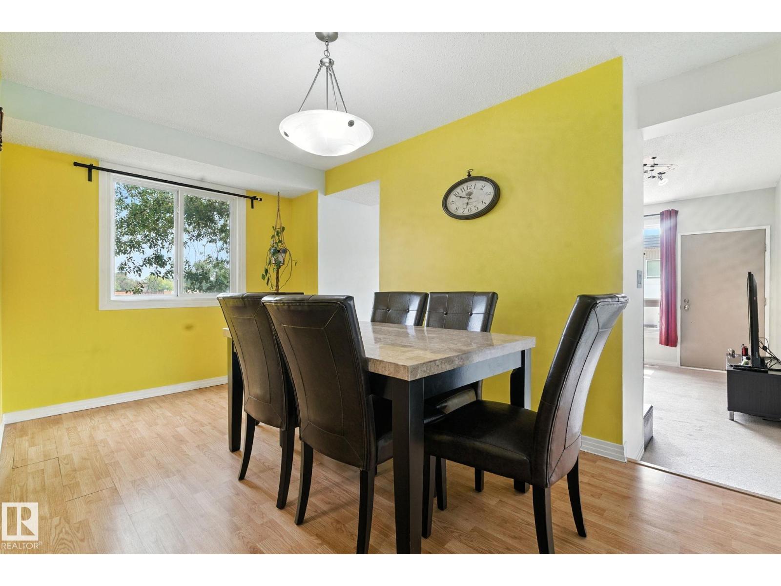 Photo 9 of 10 17409 95 St Nw, Edmonton AB