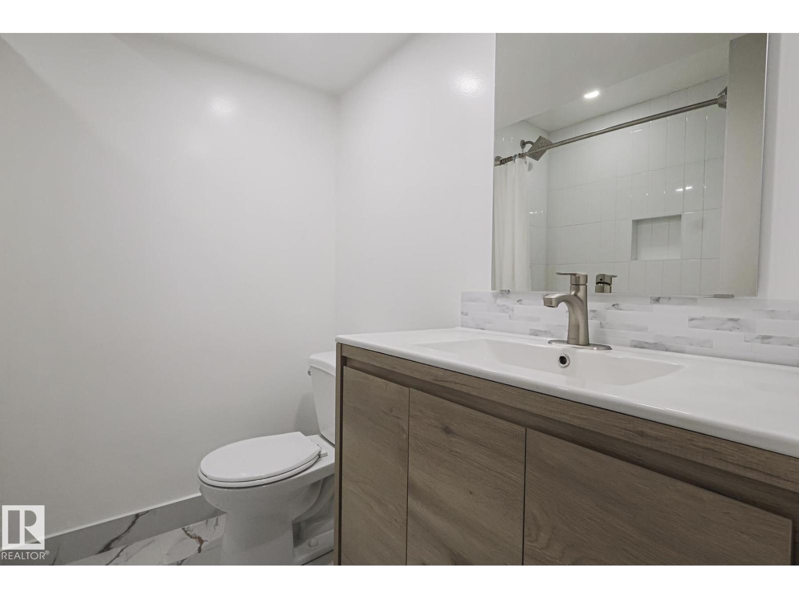 Photo 35 of 3135 74 St Nw, Edmonton AB