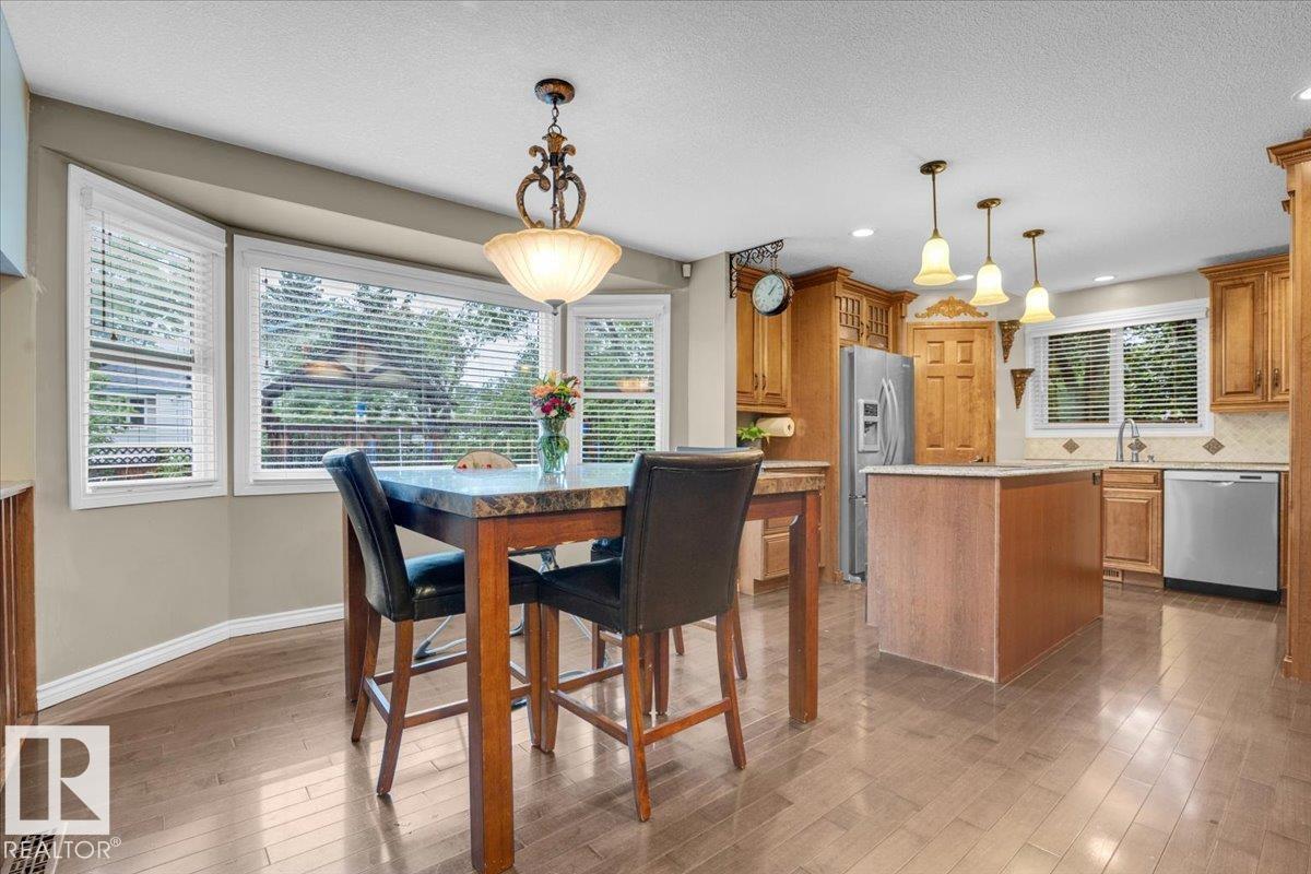 Photo 12 of 8020 182 A St Nw, Edmonton AB