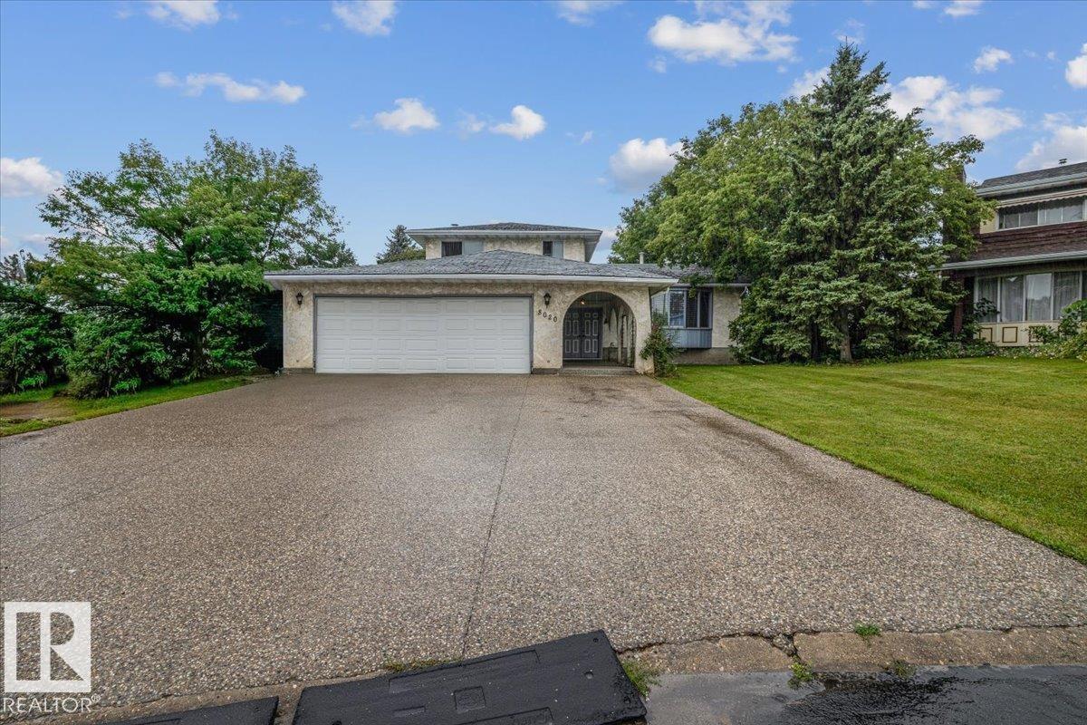 Photo 2 of 8020 182 A St Nw, Edmonton AB