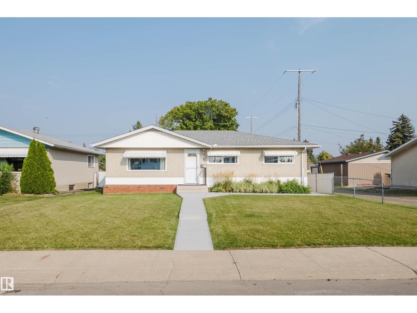 Photo 1 of 8607 73 St Nw, Edmonton AB