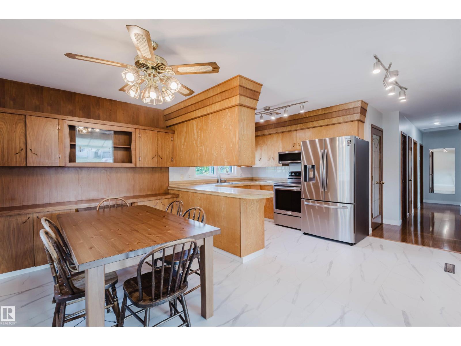 Photo 11 of 8607 73 St Nw, Edmonton AB