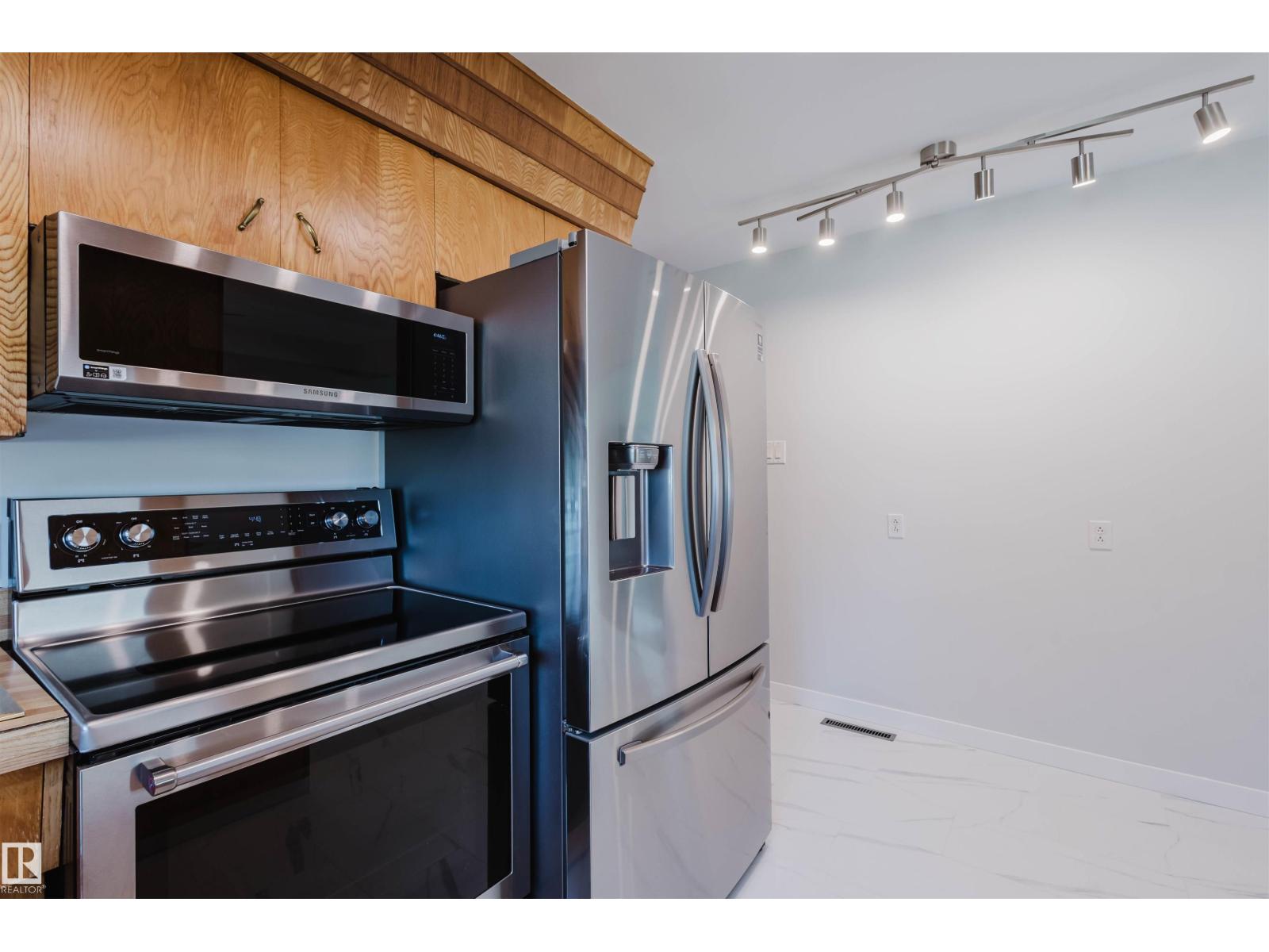 Photo 13 of 8607 73 St Nw, Edmonton AB