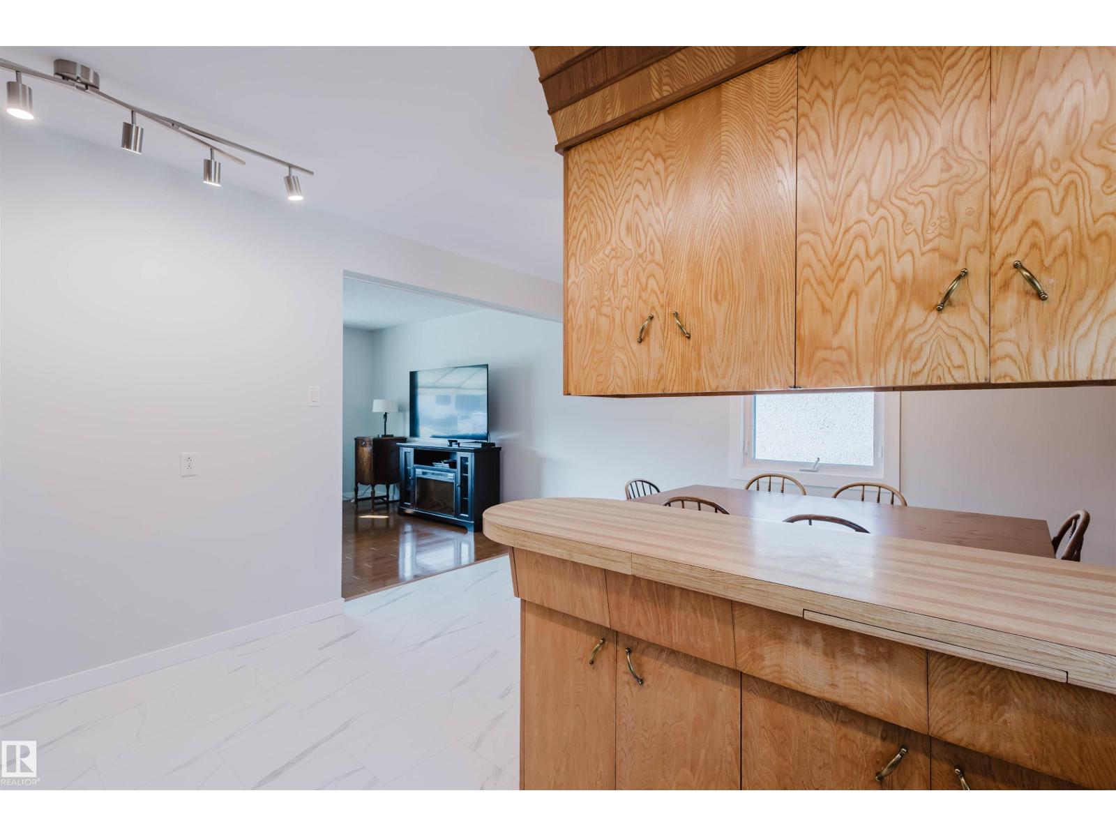 Photo 14 of 8607 73 St Nw, Edmonton AB
