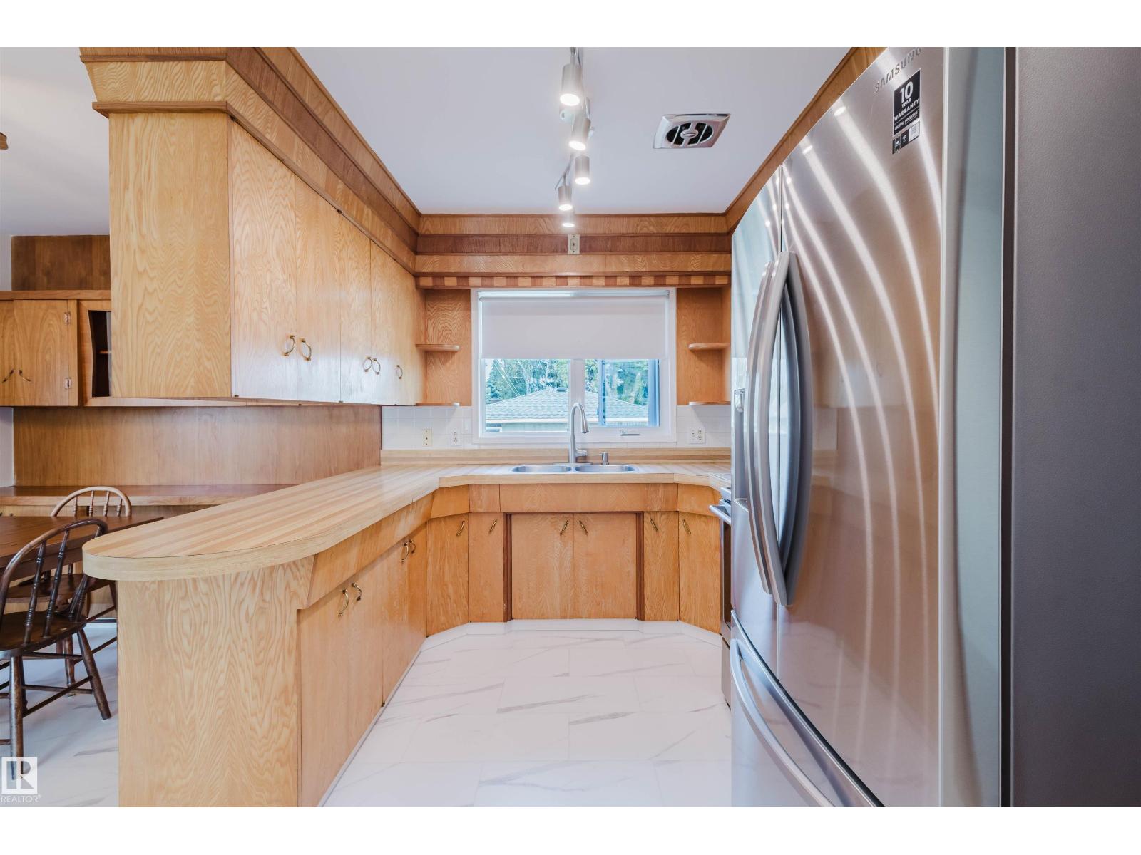 Photo 16 of 8607 73 St Nw, Edmonton AB
