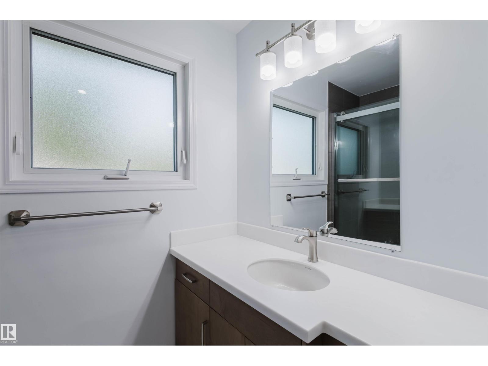 Photo 19 of 8607 73 St Nw, Edmonton AB