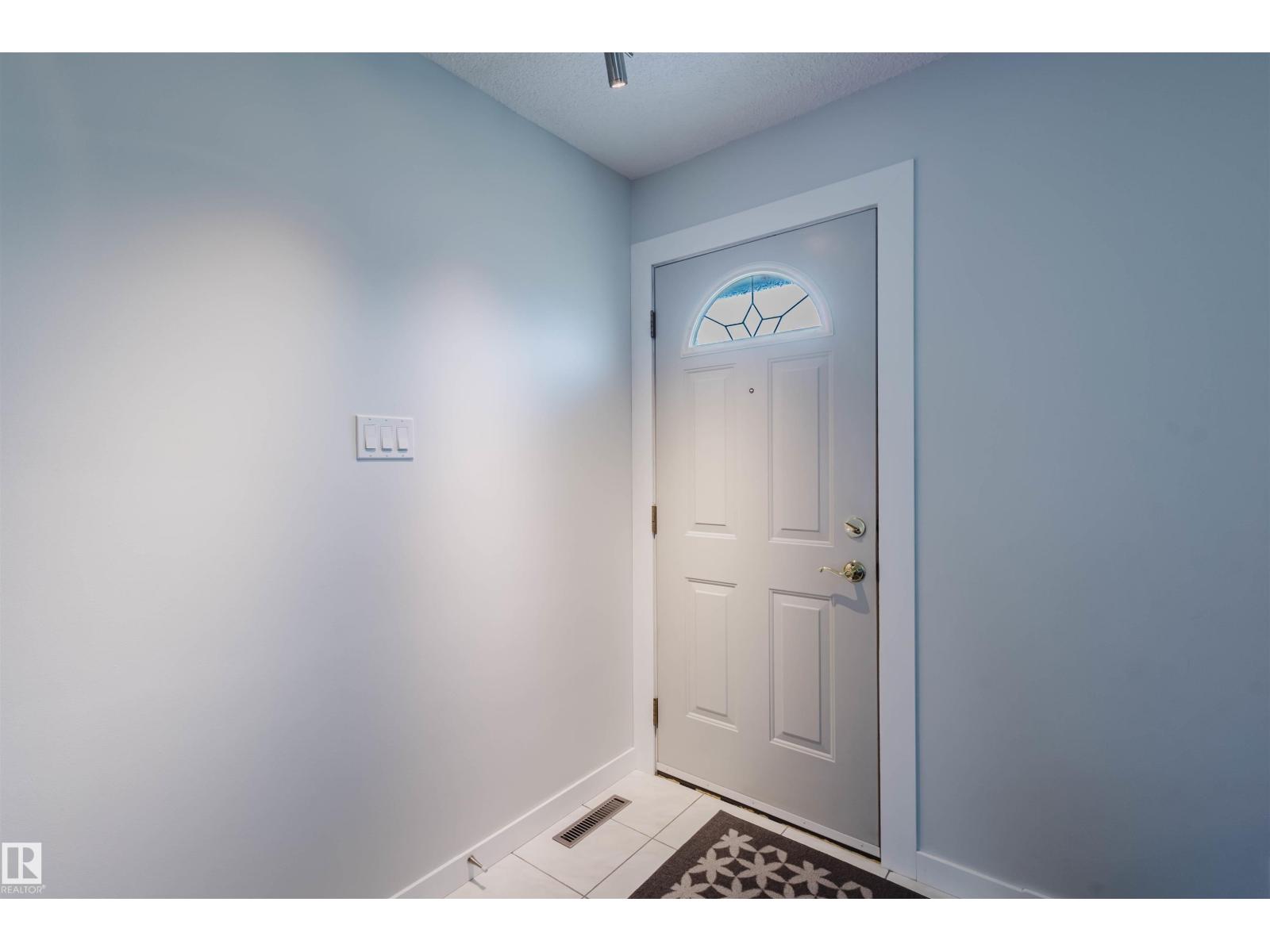 Photo 2 of 8607 73 St Nw, Edmonton AB