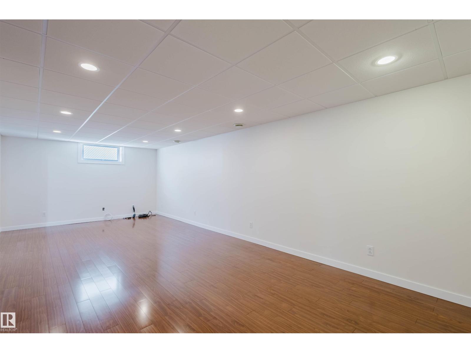 Photo 32 of 8607 73 St Nw, Edmonton AB