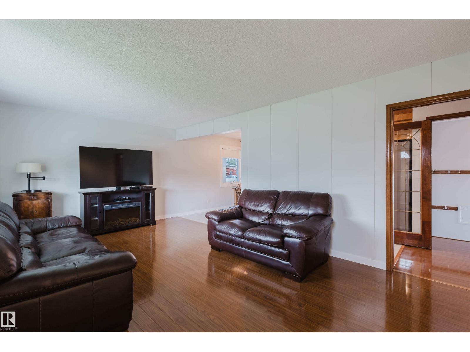 Photo 4 of 8607 73 St Nw, Edmonton AB