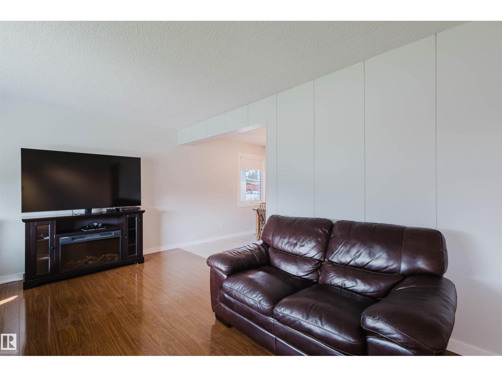 Photo 5 of 8607 73 St Nw, Edmonton AB