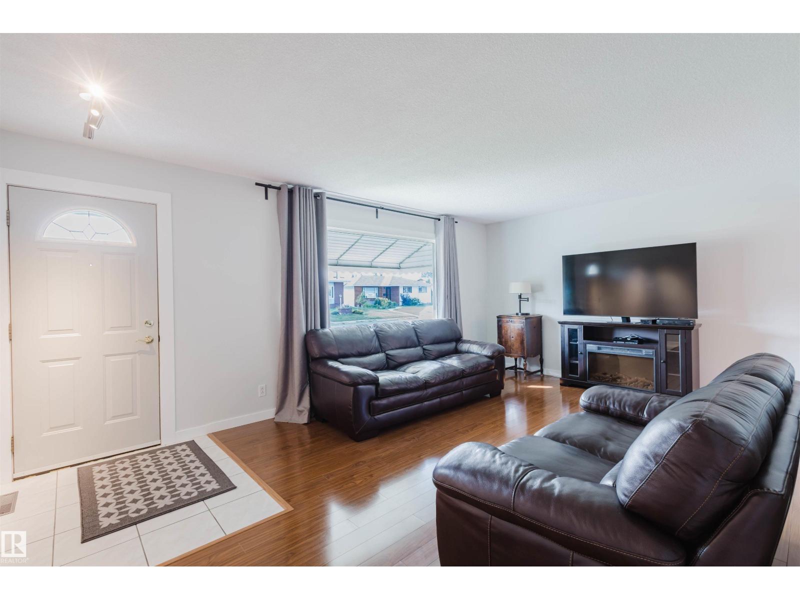 Photo 7 of 8607 73 St Nw, Edmonton AB