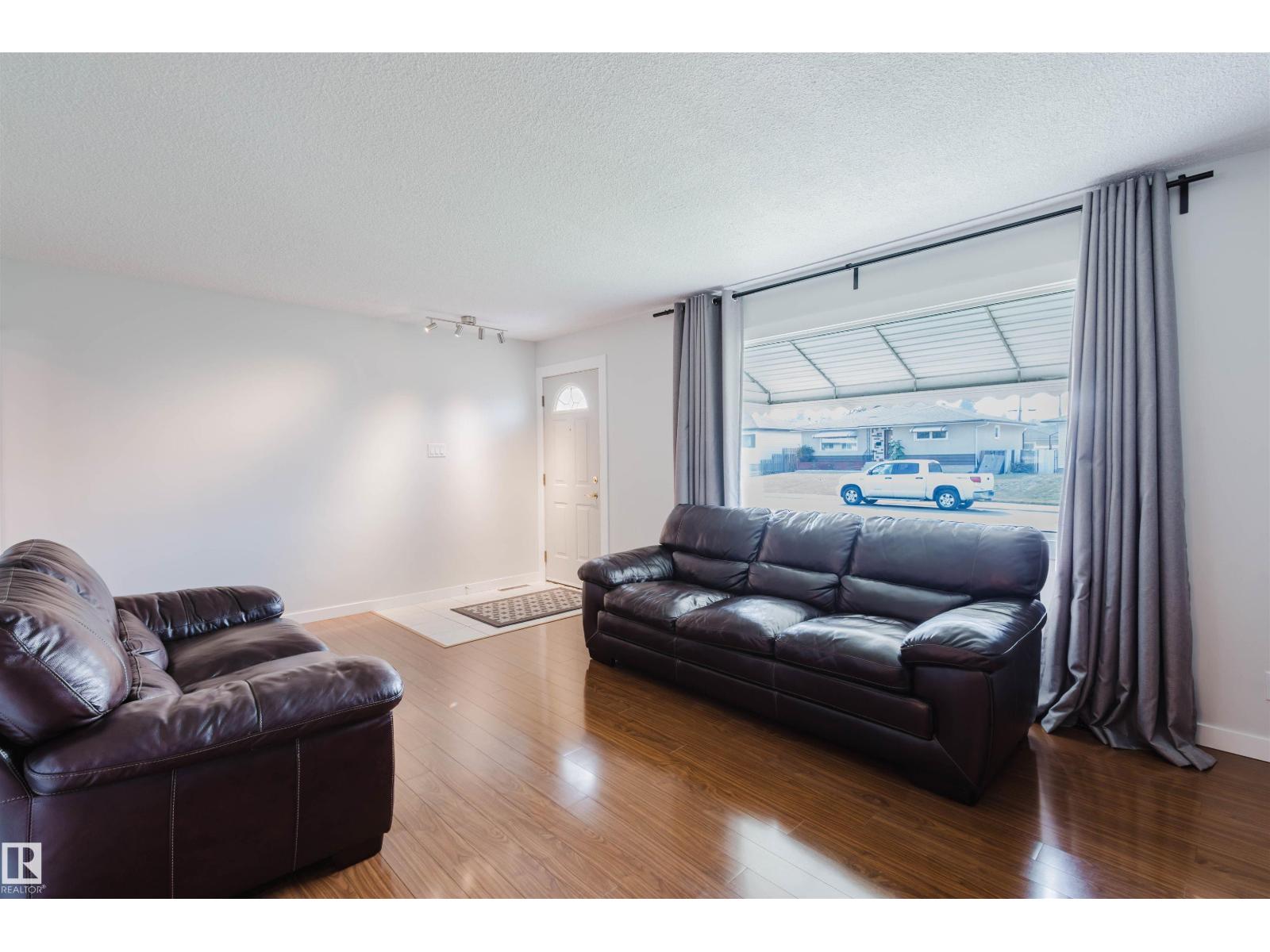 Photo 8 of 8607 73 St Nw, Edmonton AB