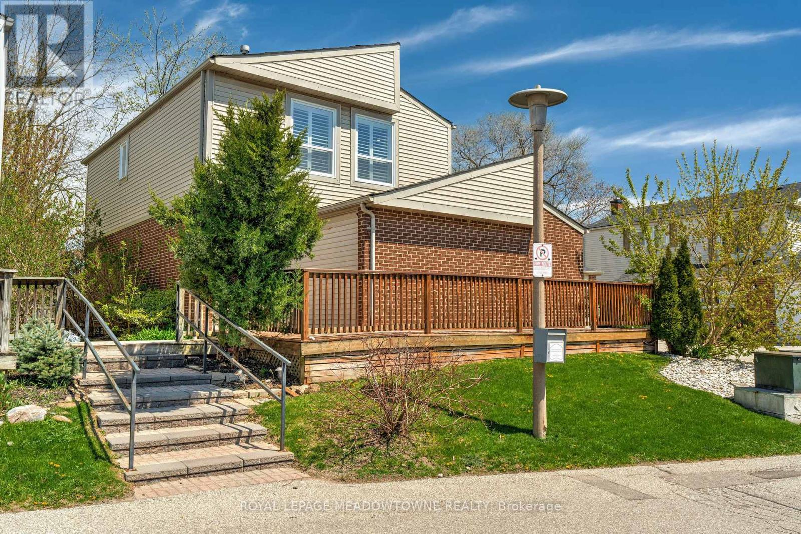Photo 1 of 10 336 Queen Street S, Mississauga ON