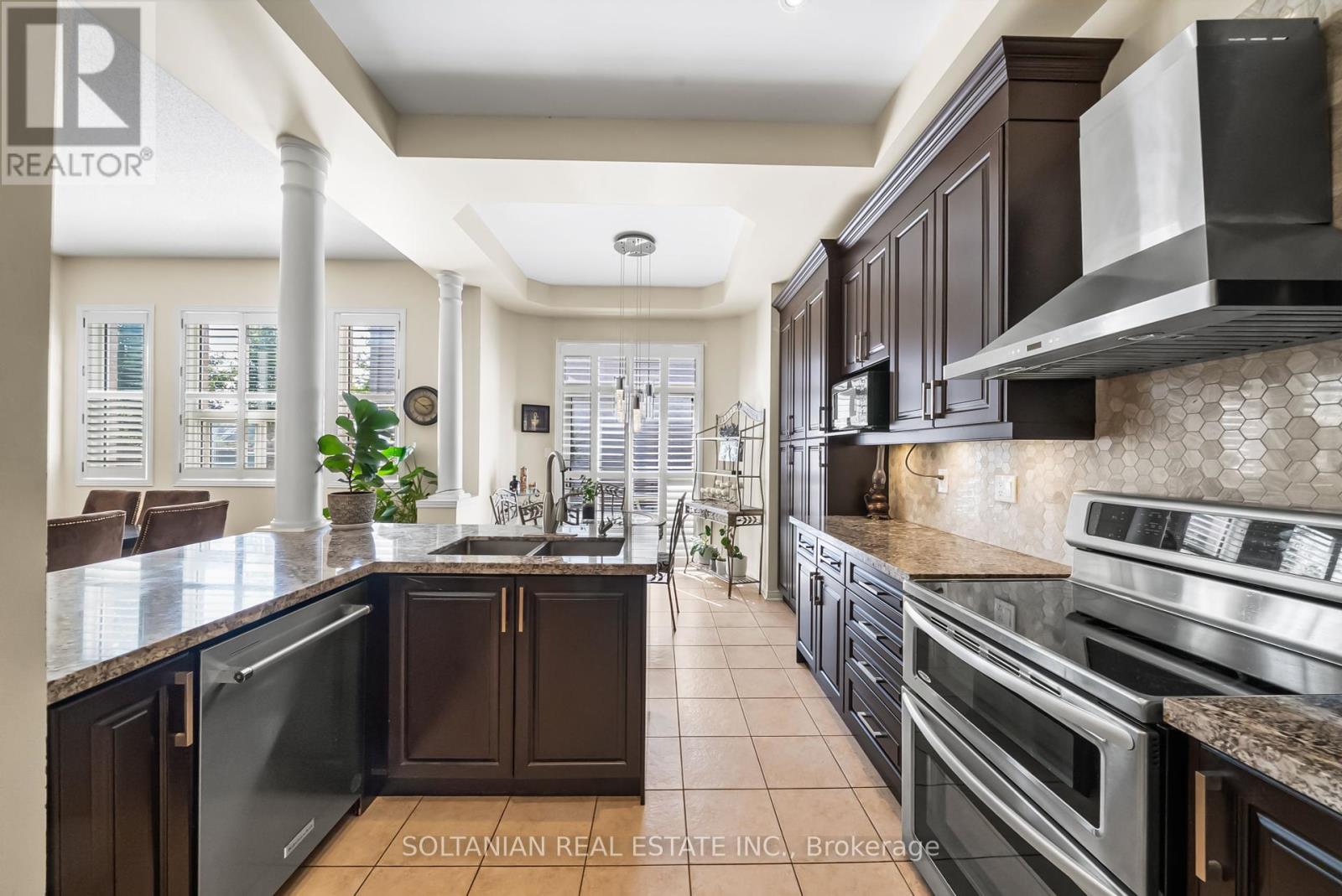Photo 20 of 242 Frank Endean Road, Richmond Hill ON