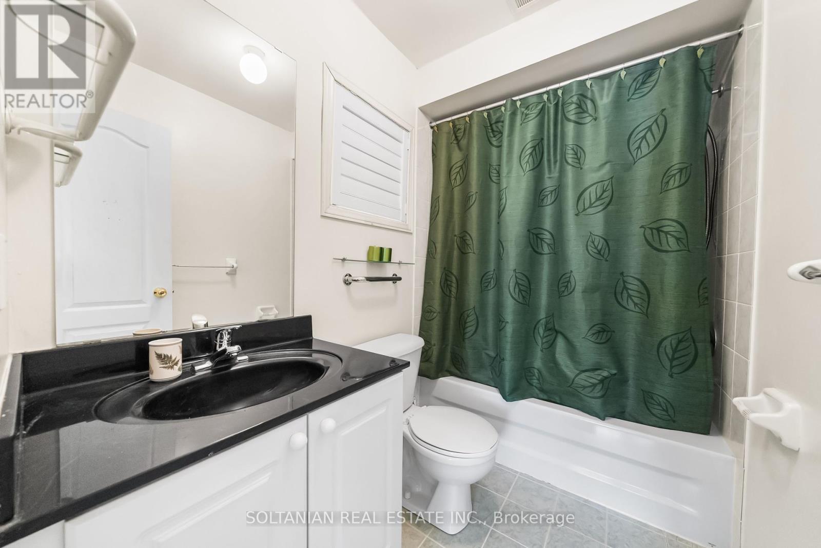 Photo 35 of 242 Frank Endean Road, Richmond Hill ON