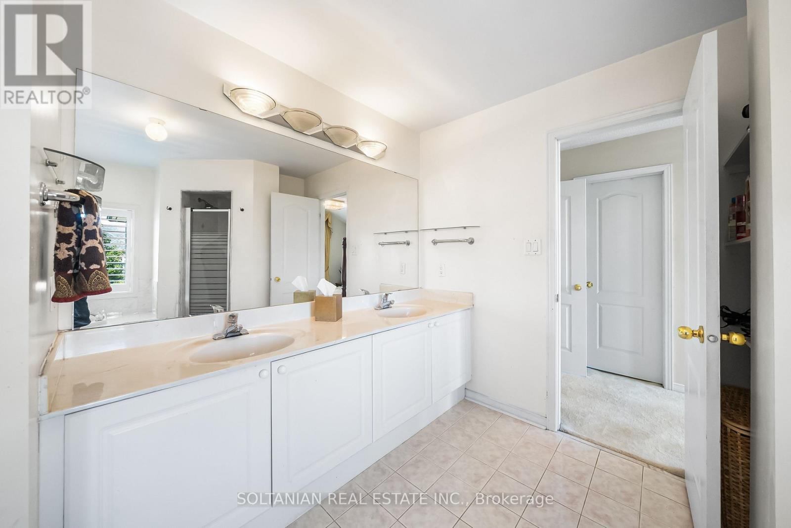 Photo 43 of 242 Frank Endean Road, Richmond Hill ON