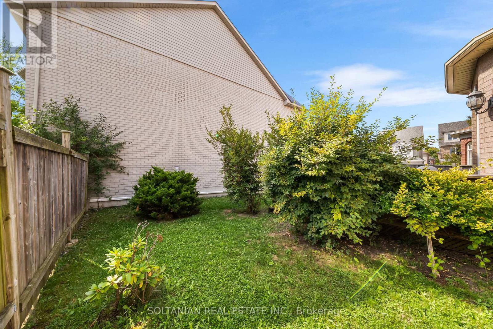 Photo 47 of 242 Frank Endean Road, Richmond Hill ON