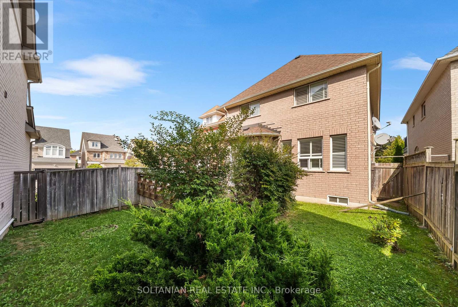 Photo 48 of 242 Frank Endean Road, Richmond Hill ON