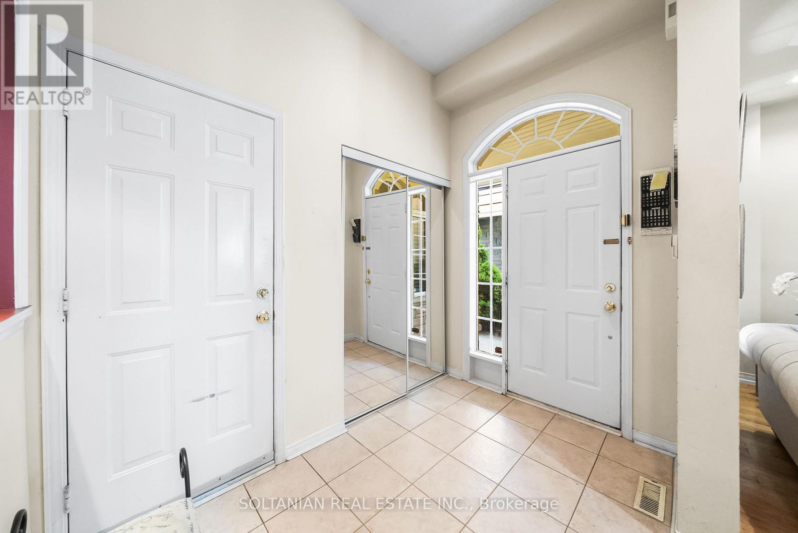 Photo 6 of 242 Frank Endean Road, Richmond Hill ON