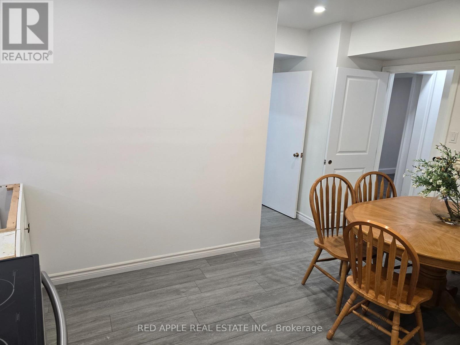 Photo 10 of 5 Holland Street W, Bradford West Gwillimbury ON