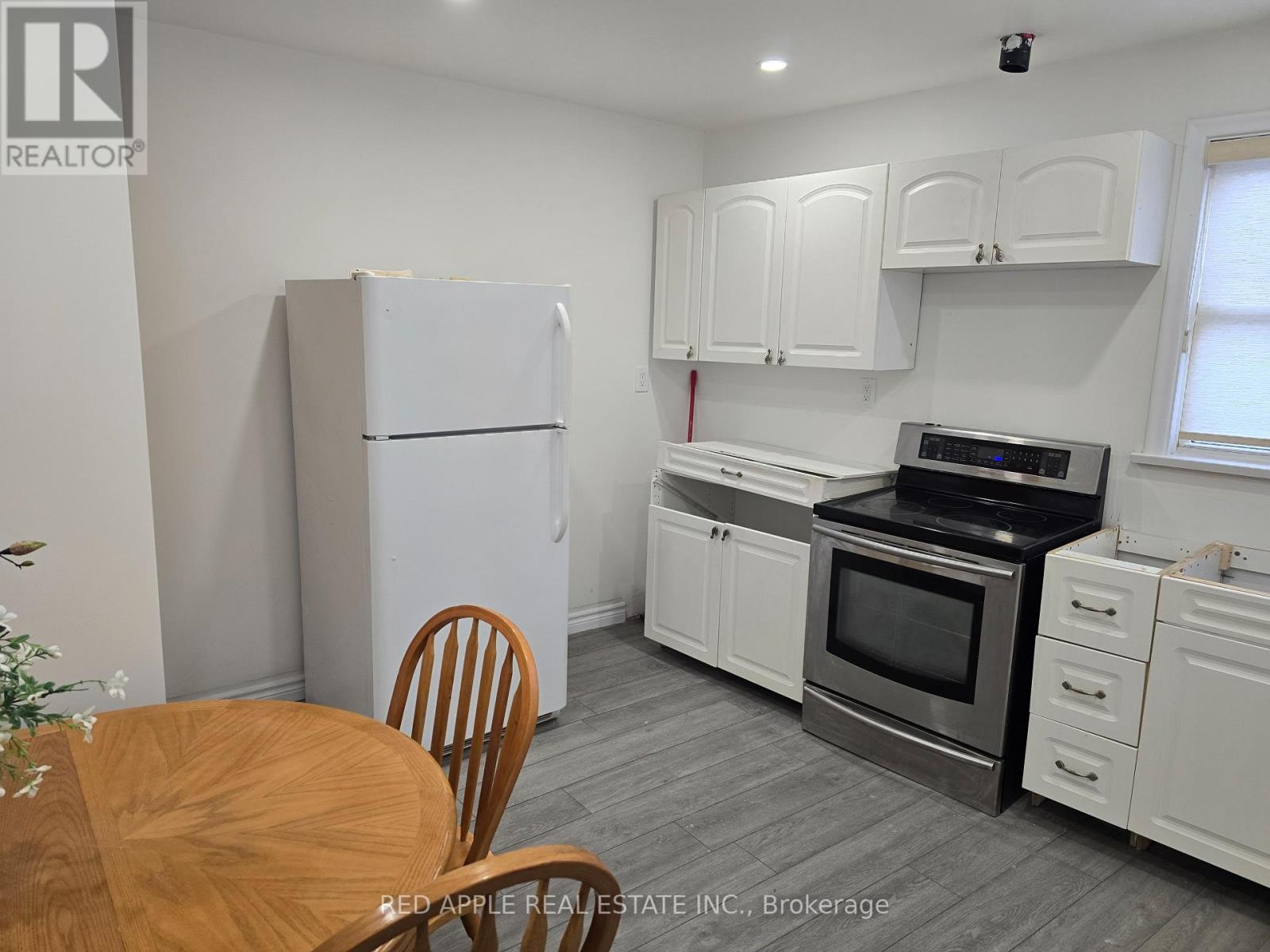 Photo 11 of 5 Holland Street W, Bradford West Gwillimbury ON