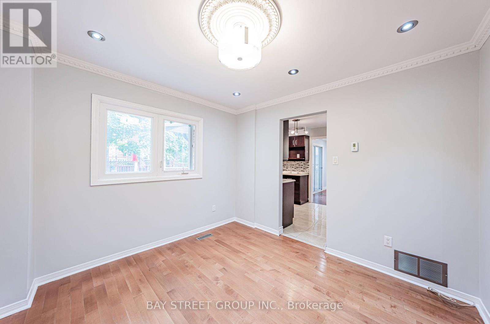Photo 12 of 547 Raymerville Drive, Markham ON