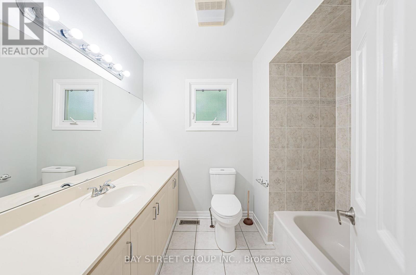Photo 22 of 547 Raymerville Drive, Markham ON