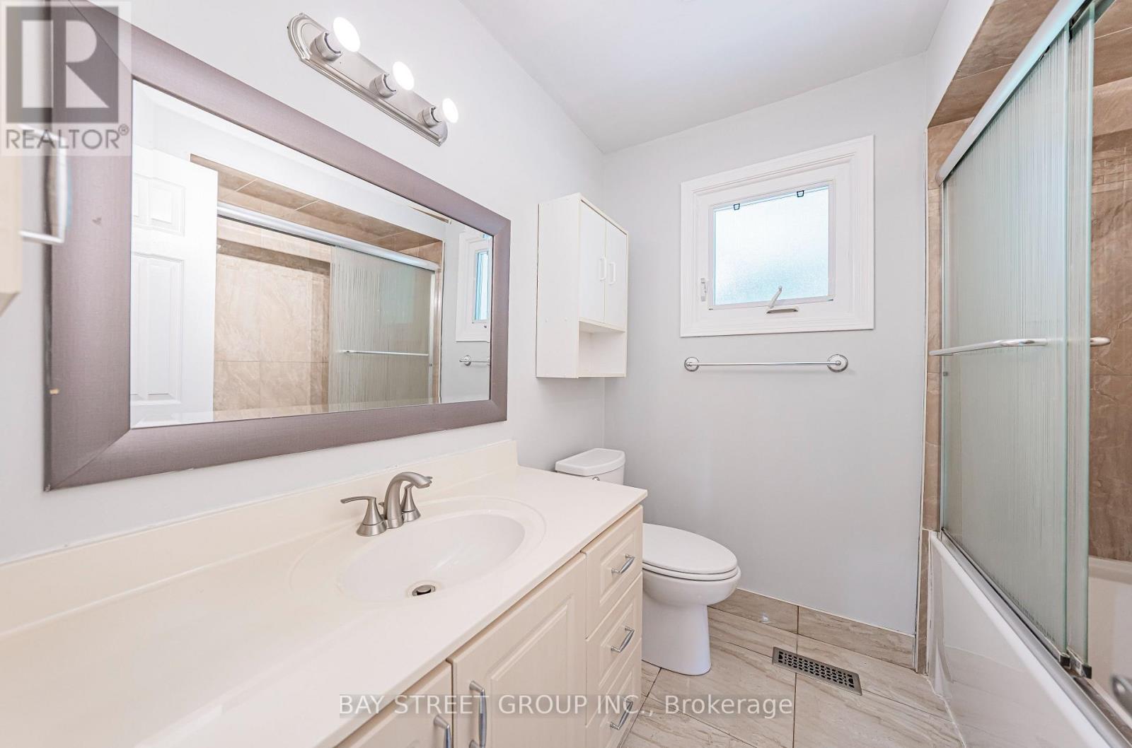 Photo 23 of 547 Raymerville Drive, Markham ON
