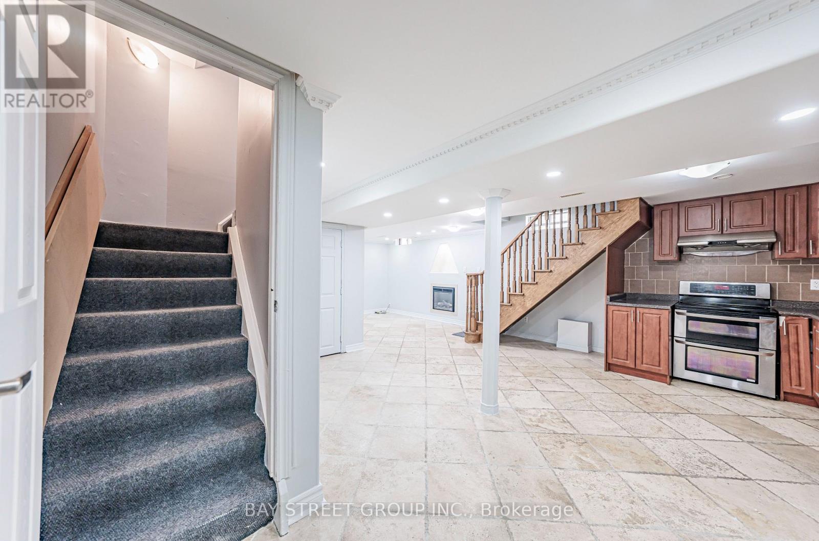 Photo 28 of 547 Raymerville Drive, Markham ON