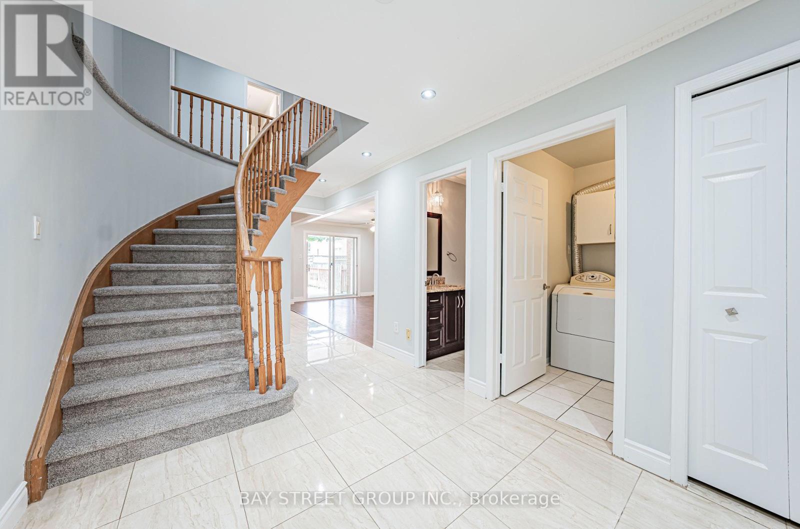 Photo 6 of 547 Raymerville Drive, Markham ON