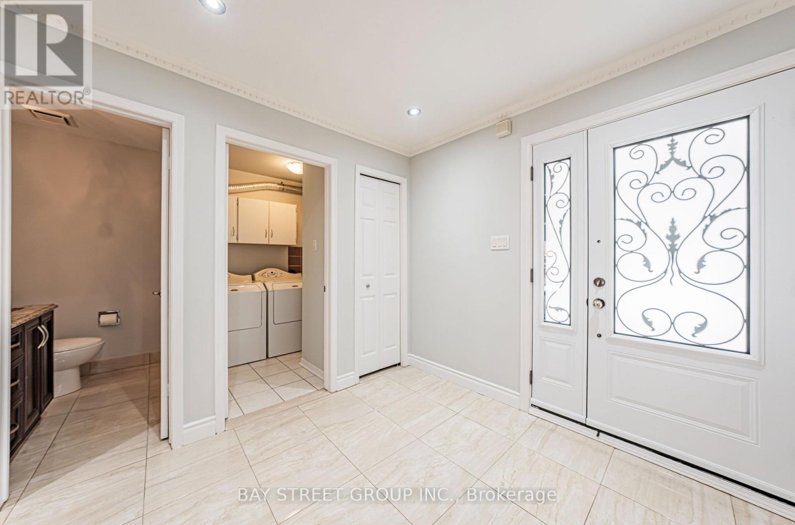 Photo 7 of 547 Raymerville Drive, Markham ON